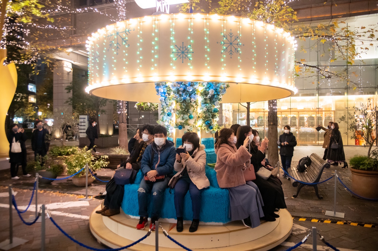 Marunouchi Nakadori under its champagne gold winter illumination